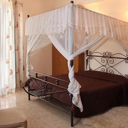 Hotel Crown 2*