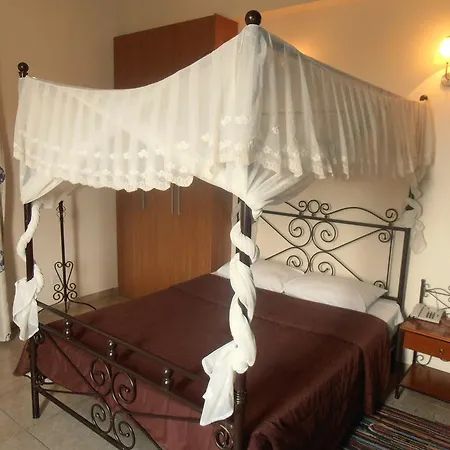 Hotel Crown 2*