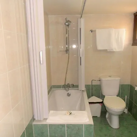 Hotel Crown 2*