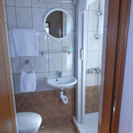 Hotel Crown 2*