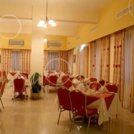 Hotel Crown 2*