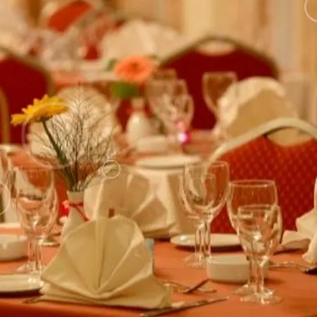 Crown Hotel 2*